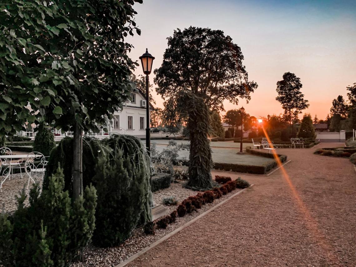 Hotel Przy Dworze Lesna Podlaska Екстер'єр фото