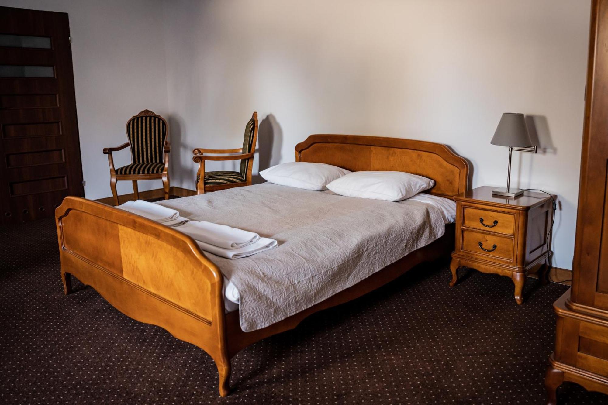 Hotel Przy Dworze Lesna Podlaska Екстер'єр фото
